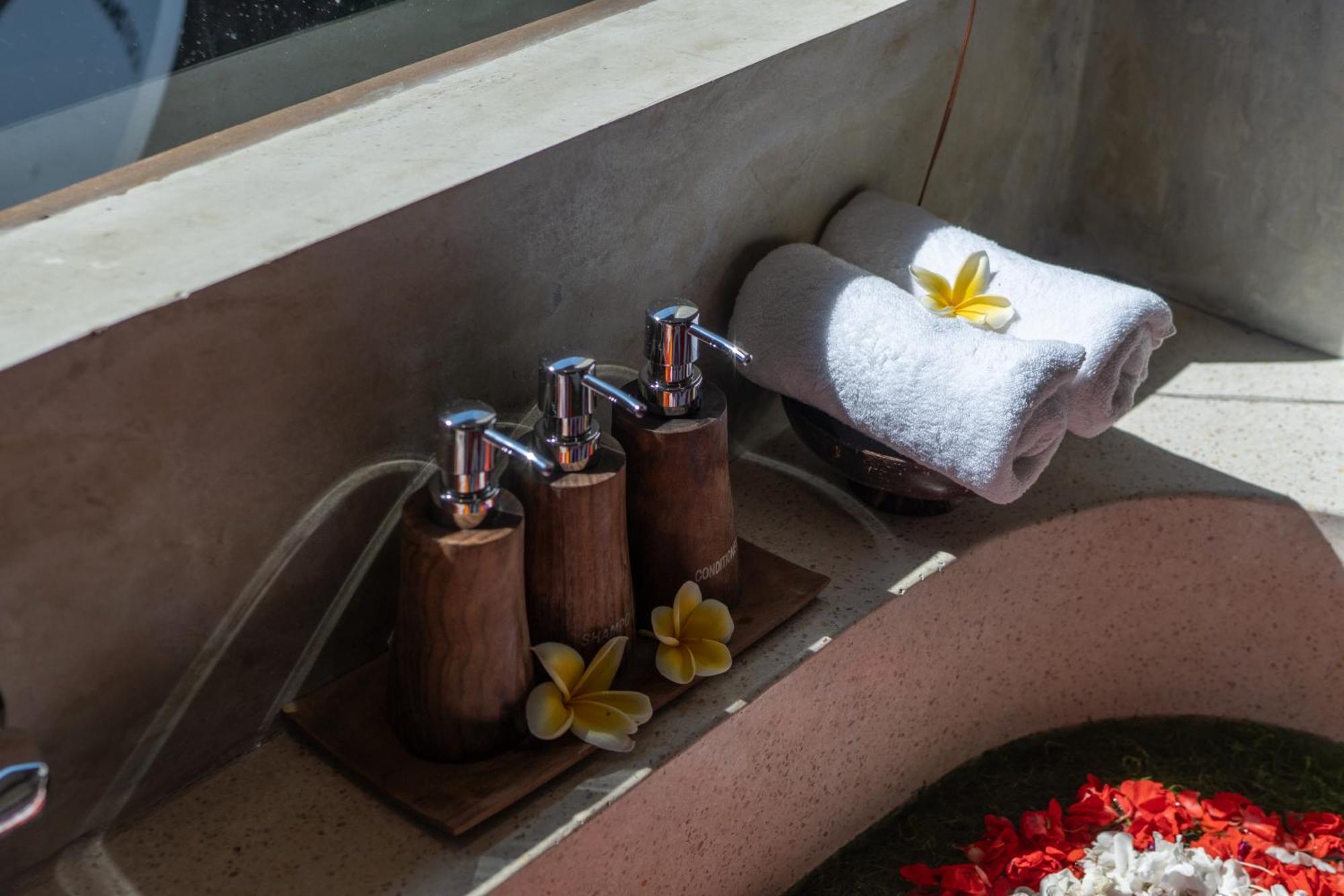 Mahadana Hotel 3*
